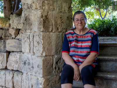 Dinanzi all�ingresso ci viene incontro Patrizia Tartarino, docente di Dendrometria e Assestamento forestale, che assieme al giardiniere Vincenzo si occupa della cura del luogo